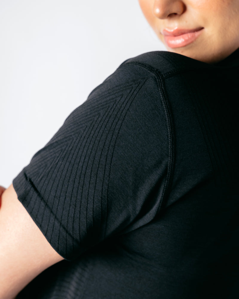 Laser Seamless Workout Tee - Black Onyx